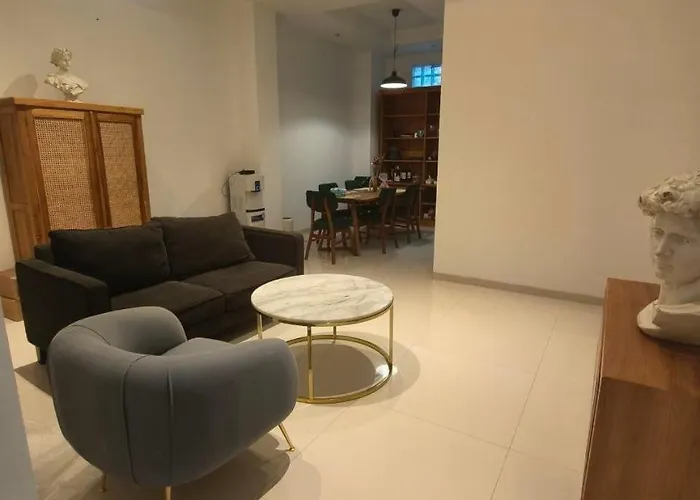 Spacious Private & Rooftop Near * ليجيان