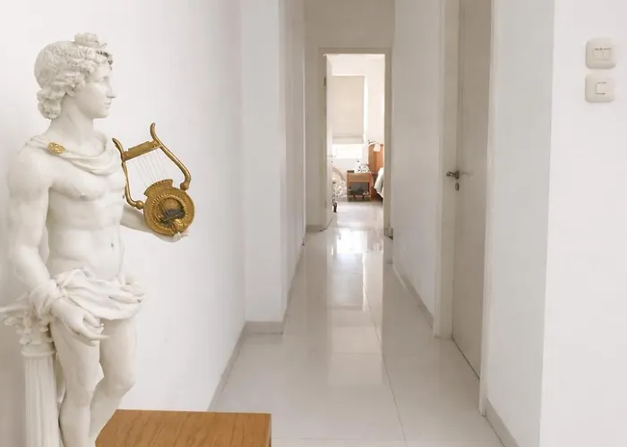 Spacious Private & Rooftop Near * ليجيان